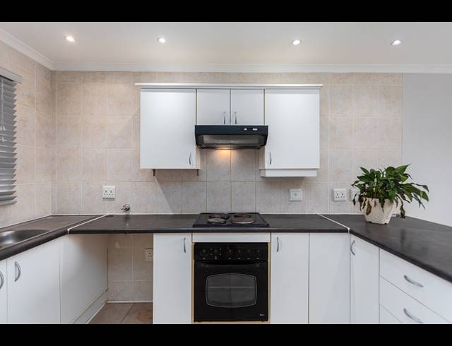 2 BEDROOM APARTMENT SOLD IN SONSTRAAL HEIGHTS
